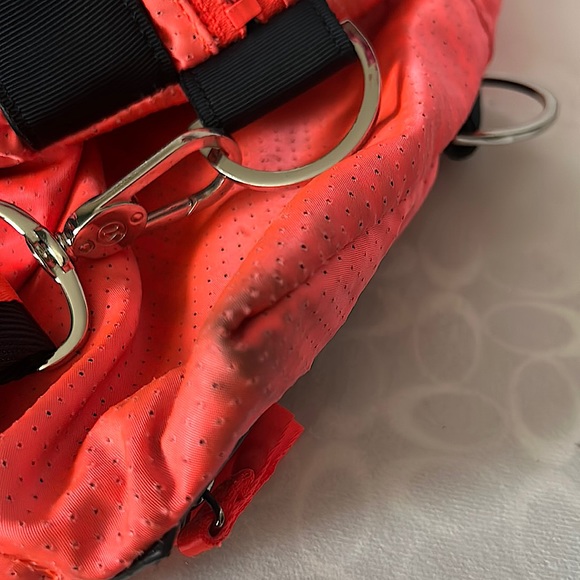 Lululemon Very Roomy Neon Orange/Navy Blue Duffel Bag - Picture 12 of 12